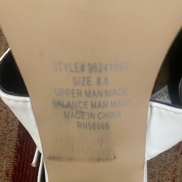 NWOT 14th & Union white sandals with silver ring embellishments, worn once 81/2. - Picture 7 of 9